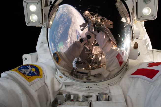 Égoportrait de David Saint-Jacques lors de sa sortie dans l’espace, le 8 avril 2019. (Photo: Agence spatiale canadienne/NASA)