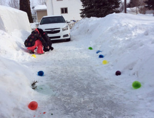 Activité d’hiver : Boules de glaces colorées!