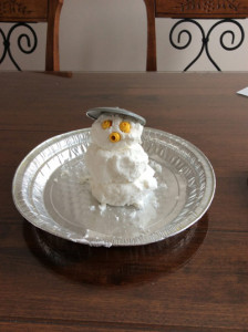 Activité d’hiver : Fabriquer un bonhomme de neige avec de la crème à raser!