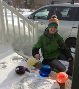 Activités d’hiver : Boules de glaces colorée!