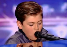 Un incroyable chanteur de 10 ans!