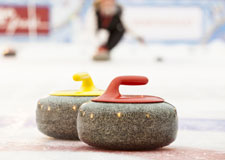 Des balais de curling controversés