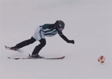 Jouer au soccer en ski!