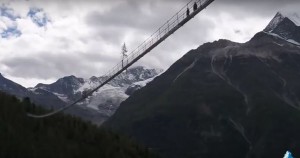 Pont suspendu : vertige garanti! [vidéo]