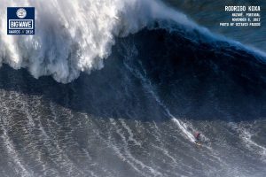 Records fous : la plus haute vague surfée