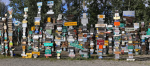 Une forêt de panneaux de signalisation !