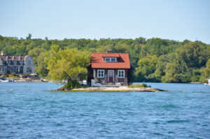 Petite maison sur la plus petite île habitée du monde
